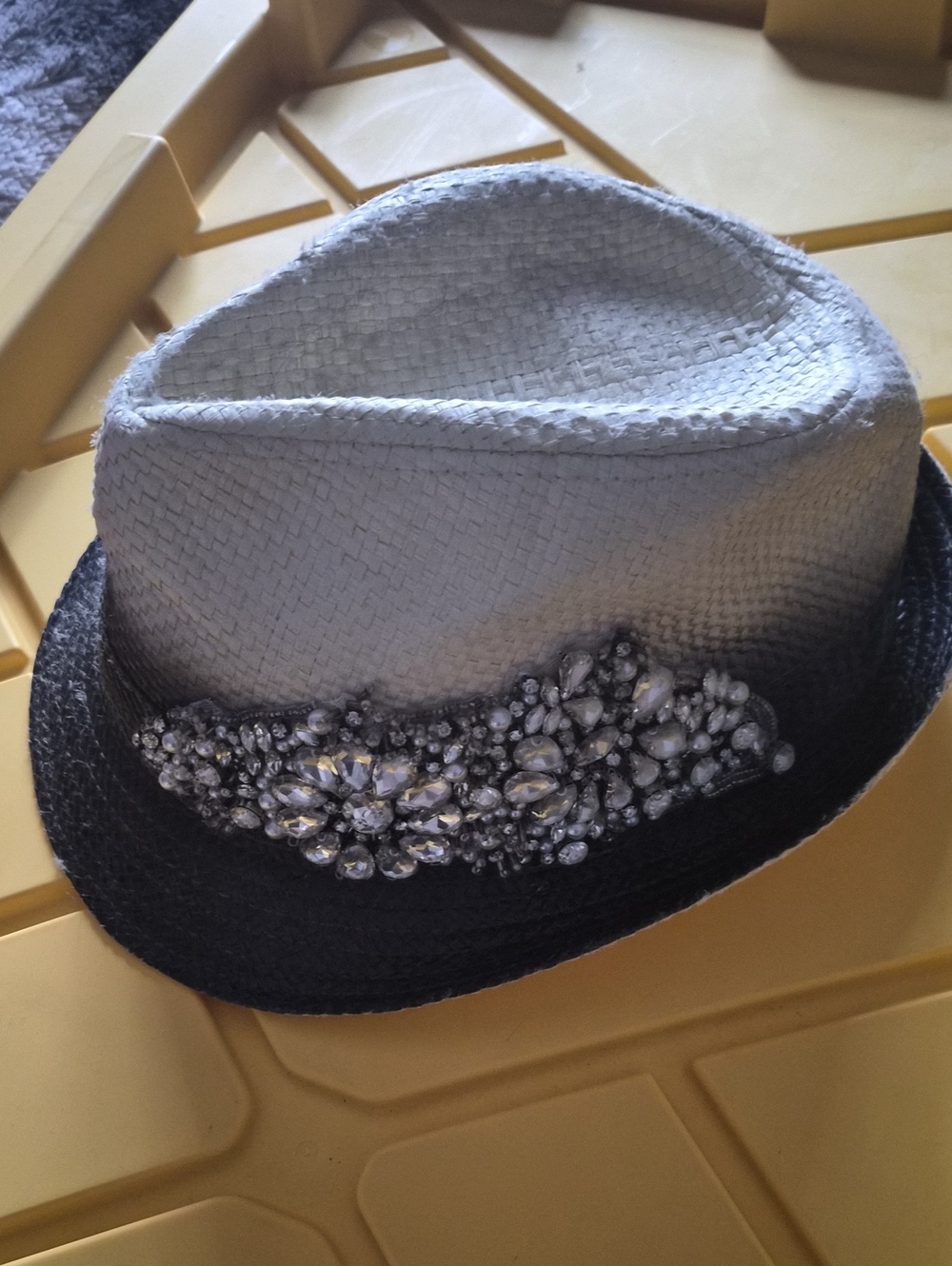Embellished Two-Tone Straw Fedora Hat - White & Black